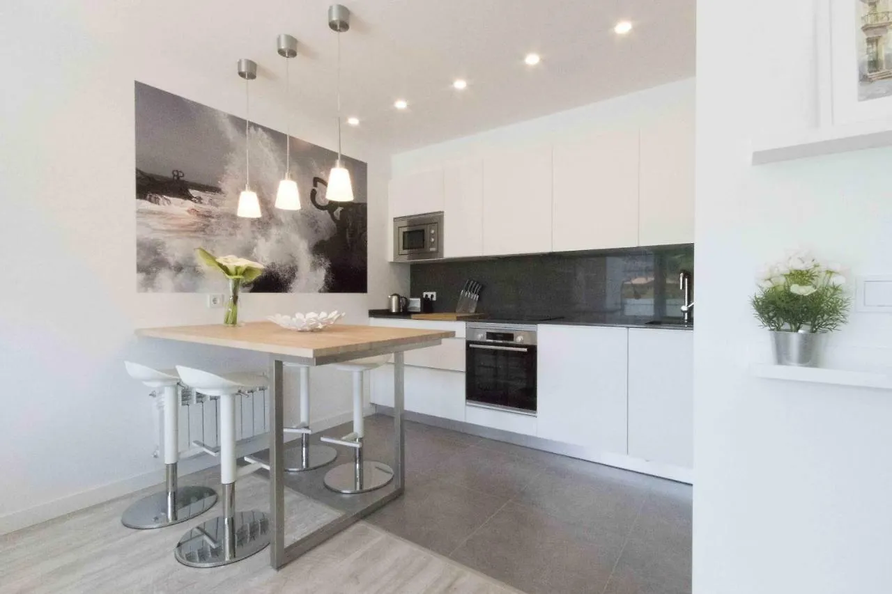 The Rentals Collection - Issar San Sebastian Apartment