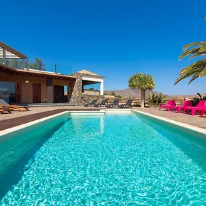 Homeforguest Oasis With Swimming Pool In 4000m2 Garden Villa Triquivijate